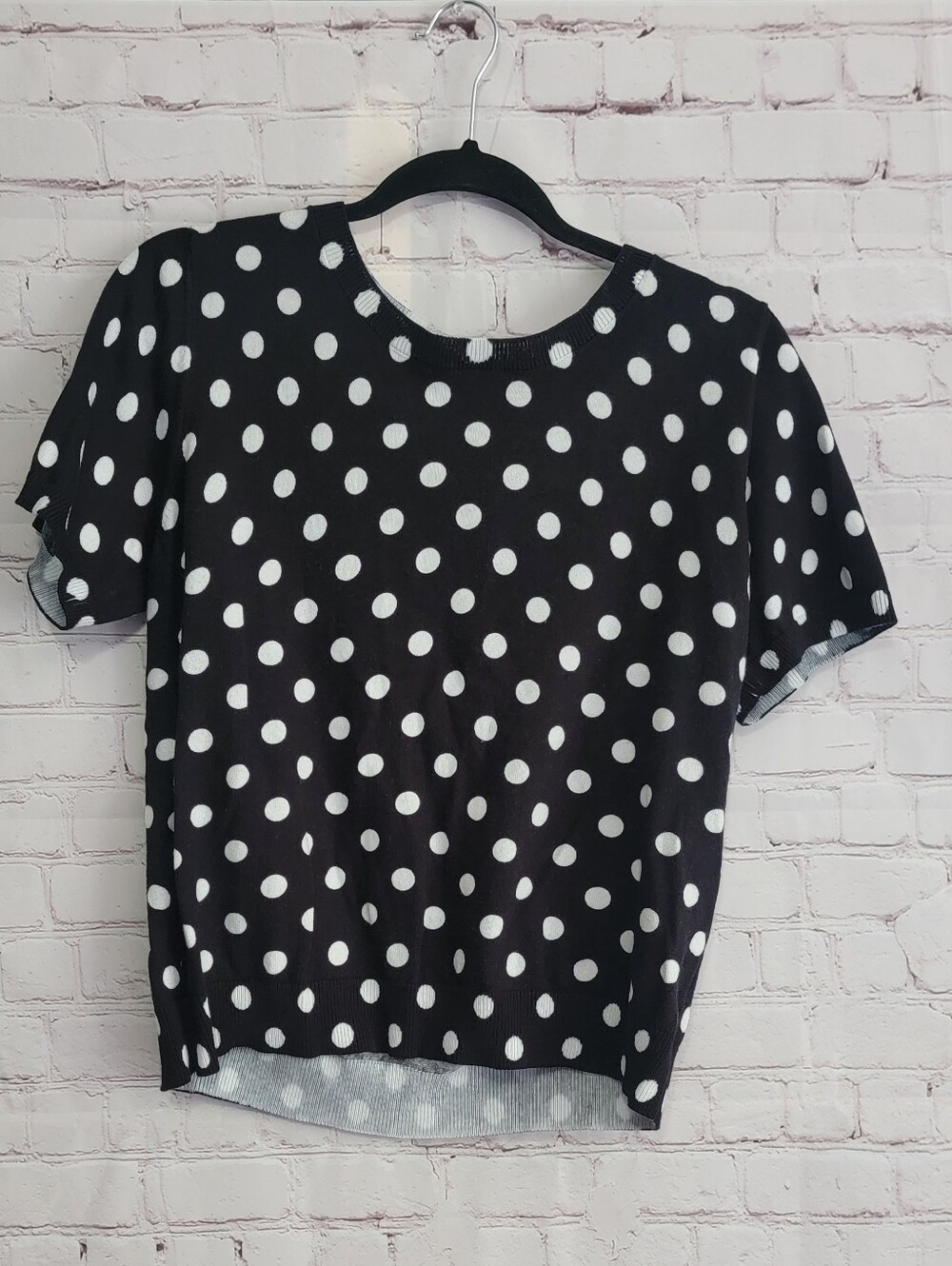 Liz Claiborne Black Short Sleeve Polka Dot Top with White Dots Large